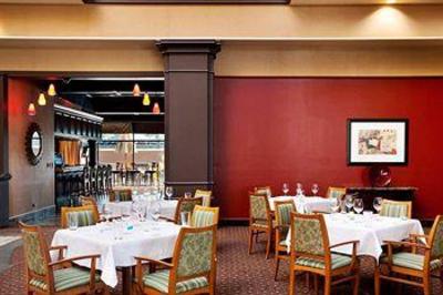 фото отеля Hilton Suites Oakbrook Terrace