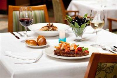 фото отеля Hilton Suites Oakbrook Terrace