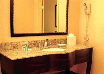 фото отеля Hampton Inn by Hilton Winnipeg Airport