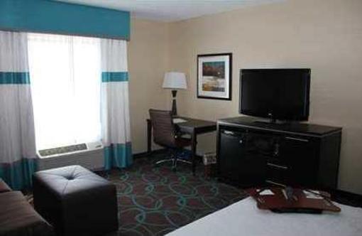 фото отеля Hampton Inn by Hilton Winnipeg Airport
