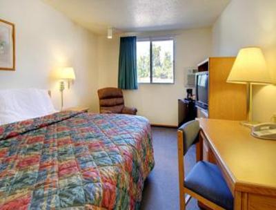 фото отеля Super 8 Motel Lincoln / Cornhusker