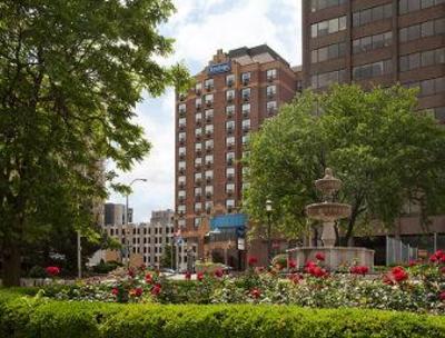 фото отеля Travelodge Hotel Downtown Windsor