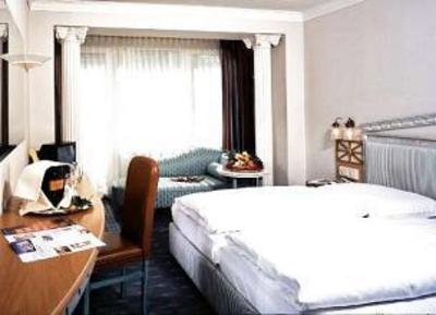 фото отеля Golden Tulip Olymp Hotel