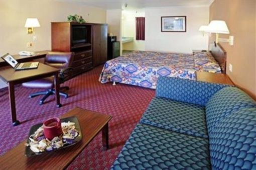 фото отеля Americas Best Value Laguna Inn & Suites