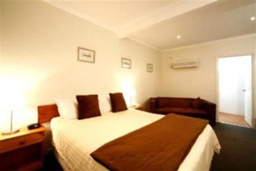 фото отеля BEST WESTERN New Crossing Place Motel