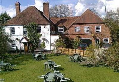 фото отеля The Furze Bush Inn Newbury