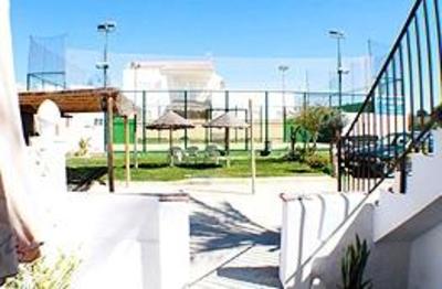 фото отеля Apartamentos El Roqueo Conil de la Frontera