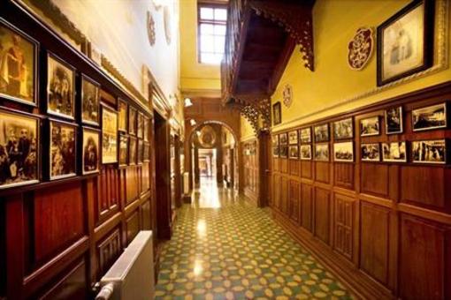 фото отеля WelcomHeritage Fernhills Palace Hotel Ooty
