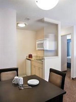 фото отеля Campus Tower Suite Hotel Edmonton