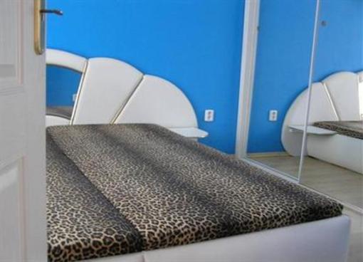 фото отеля Nueva Fiesta Apartments