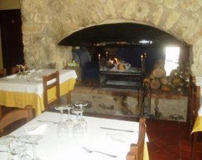 фото отеля Hostal de la Rovira Montagut i Oix