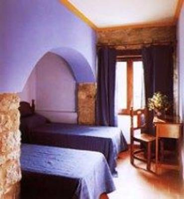 фото отеля Hostal de la Rovira Montagut i Oix