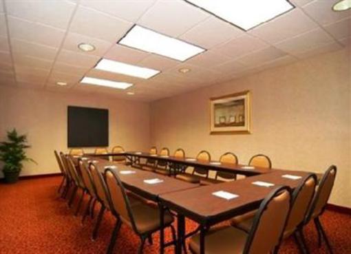 фото отеля Jameson Inn & Suites Newport News