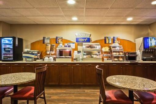 фото отеля Holiday Inn Express Hotel & Suites Oldsmar