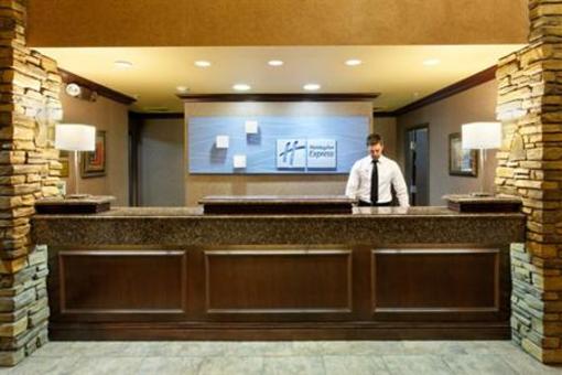 фото отеля Holiday Inn Express & Suites - The Hunt Lodge