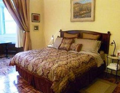 фото отеля Gingerbread Manor Bed & Breakfast