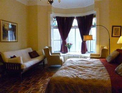 фото отеля Gingerbread Manor Bed & Breakfast