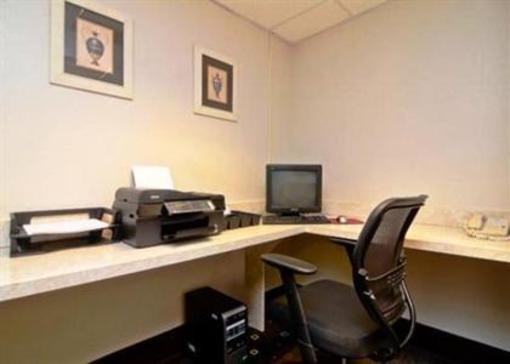 фото отеля Comfort Inn & Suites Airport-American Way
