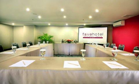 фото отеля Fave Hotel Wahid Hasyim