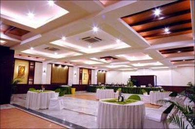 фото отеля Hotel Royale Residency