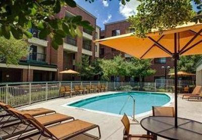 фото отеля Courtyard by Marriott DFW Airport South/Irving