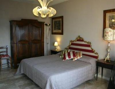 фото отеля Monticlaris Bed and Breakfast Self Contained