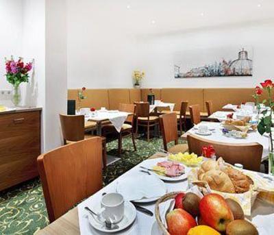 фото отеля Altstadthotel Weisse Taube Salzburg