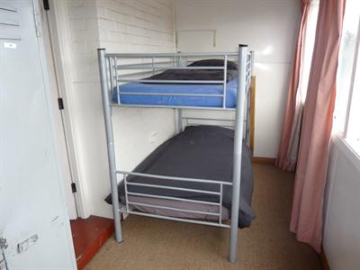 фото отеля Racecourse Backpackers Hostel