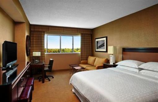 фото отеля Sheraton Hotel and Convention Center