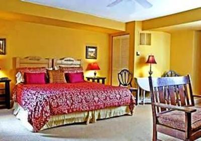 фото отеля Celie's Waterfront Inn