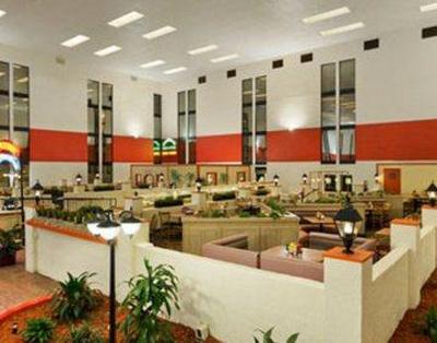 фото отеля Ramada Maingate West