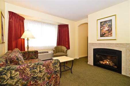 фото отеля BEST WESTERN PLUS Cedar Inn & Suites