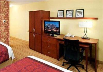 фото отеля Courtyard by Marriott Alexandria