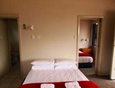 фото отеля Jack & Di's Waiteti Lakefront Motel