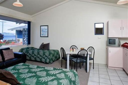 фото отеля Jack & Di's Waiteti Lakefront Motel