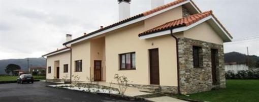 фото отеля Apartamentos El Regueirin 2