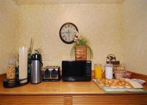 фото отеля Econo Lodge Hotel and Suites