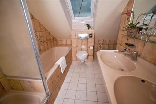 фото отеля Hotel Gasthof Dorfkrug Langenargen