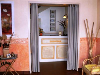 фото отеля Hotel Du Commerce Cholet
