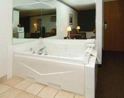 фото отеля Quality Inn & Suites Eldridge On The Edge of Davenport Iowa