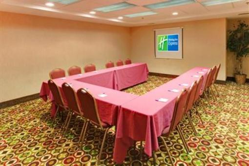 фото отеля Holiday Inn Express Suites Southfield