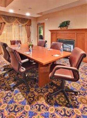 фото отеля Holiday Inn Express Suites Southfield