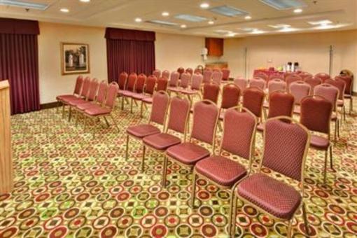 фото отеля Holiday Inn Express Suites Southfield