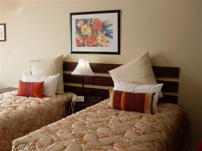 фото отеля Queen's Place Apartments Kensington Johannesburg