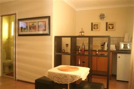 фото отеля Queen's Place Apartments Kensington Johannesburg