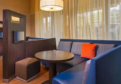 фото отеля Courtyard Secaucus Meadowlands