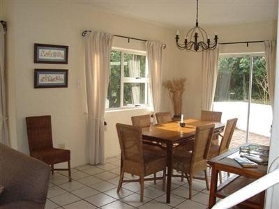 фото отеля Supertubes Guesthouse Jeffreys Bay