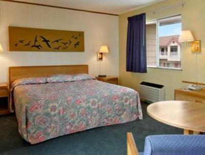 фото отеля Super 8 Mackinaw City Beachfront Area