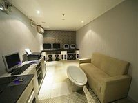 E-Zen Motel