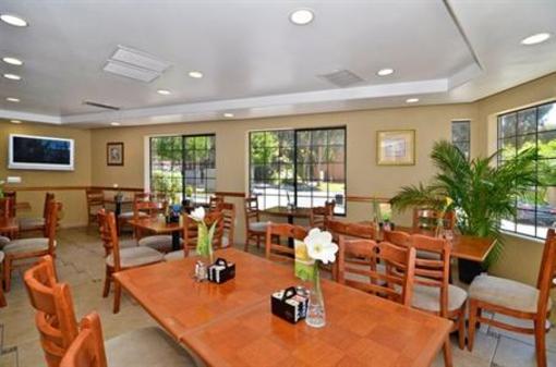 фото отеля Holiday Inn Express Mira Mesa